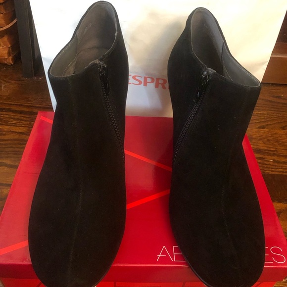 Aerosoles Black Suede “Plum Pie” ankle booties. Size 9.5. BNIB - Picture 3 of 5